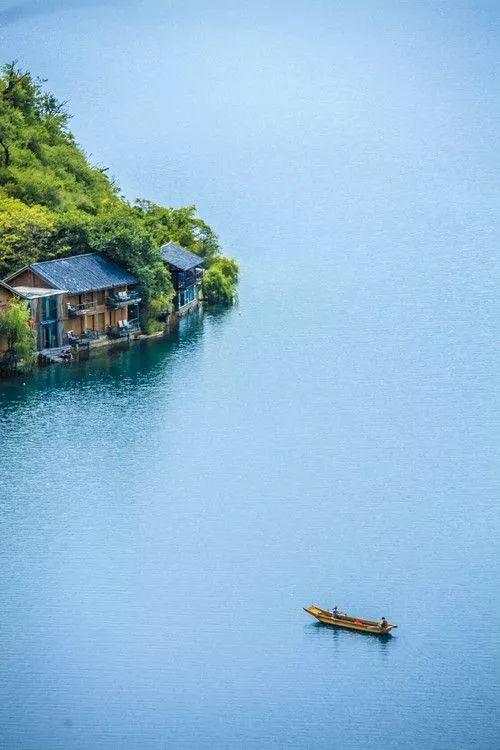 时间顺流而下,生活逆水行舟